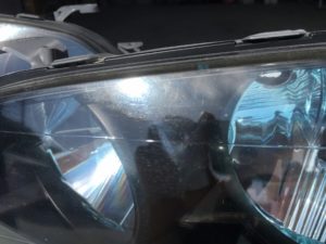 トヨタアルテッツァのヘッドライトクリア剥がれの状態