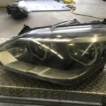 BMW6のヘッドライト黄ばみクラックリペア施工前 (1)
