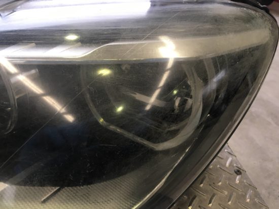 BMW6のヘッドライト黄ばみクラックリペア施工前 (7)