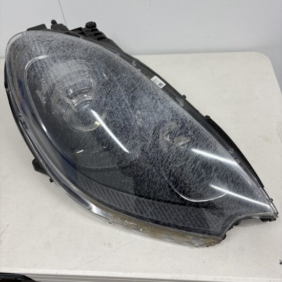 ポルシェ マカン ヘッドライト クラック 施工前